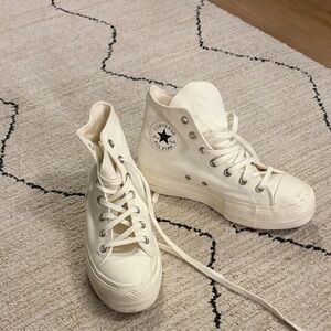 Women’s platform high top white converse size 8
